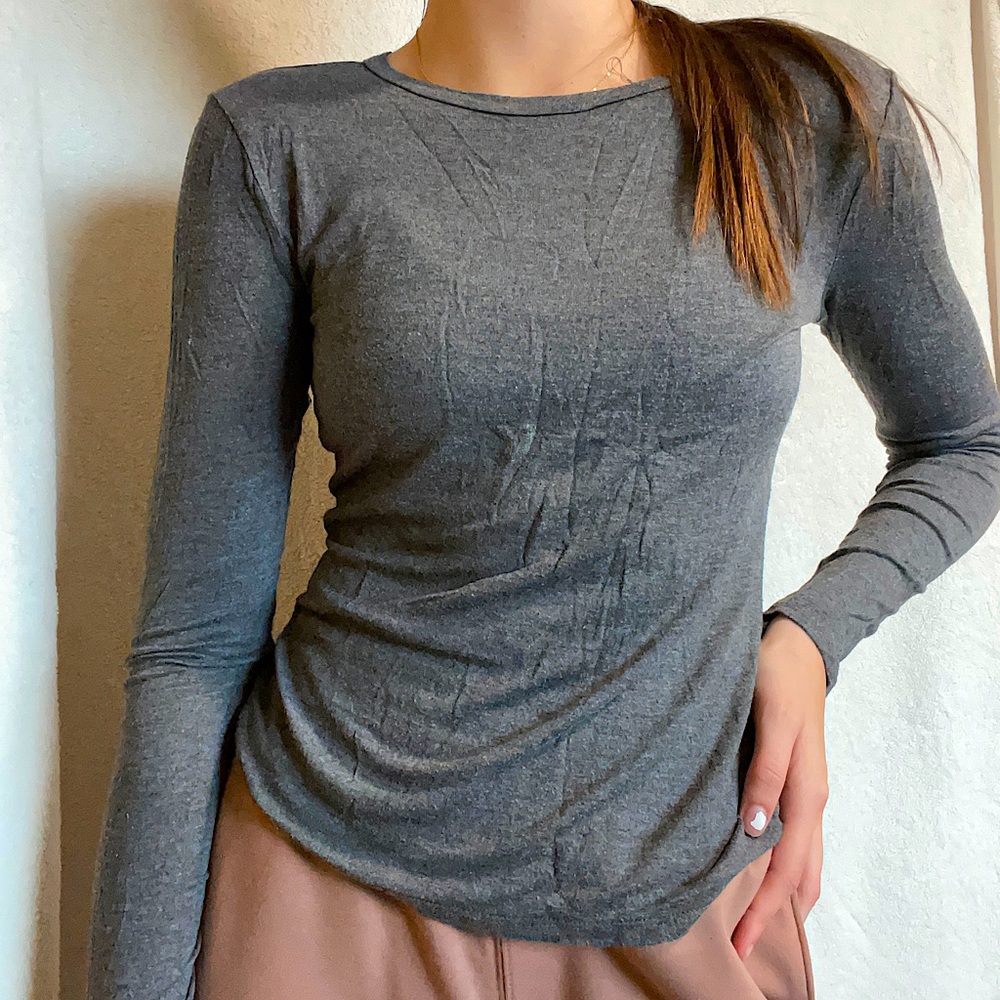 Gray long sleeve tee
